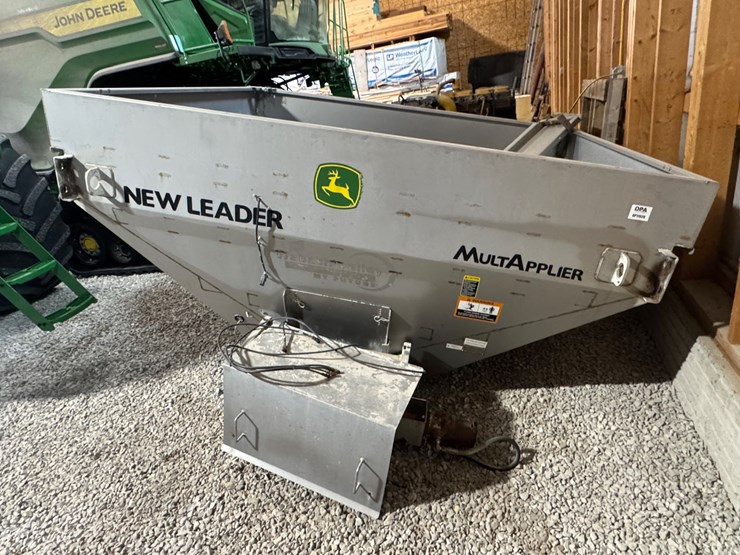 2019-john-deere-f4365-image-30