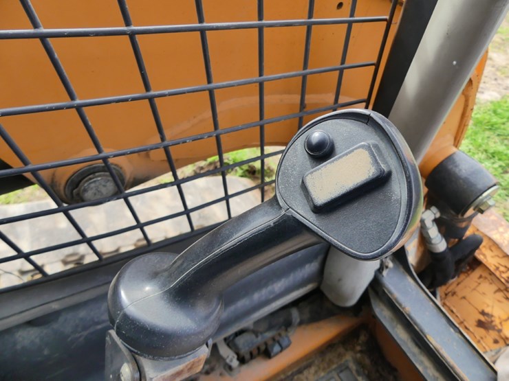 2015-case-tr320-image-14