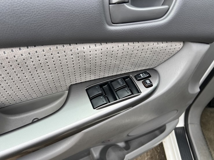 2008-toyota-sienna-le-image-21