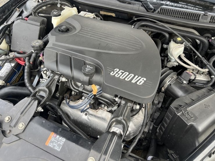 2011-chevrolet-impala-sedan-image-11