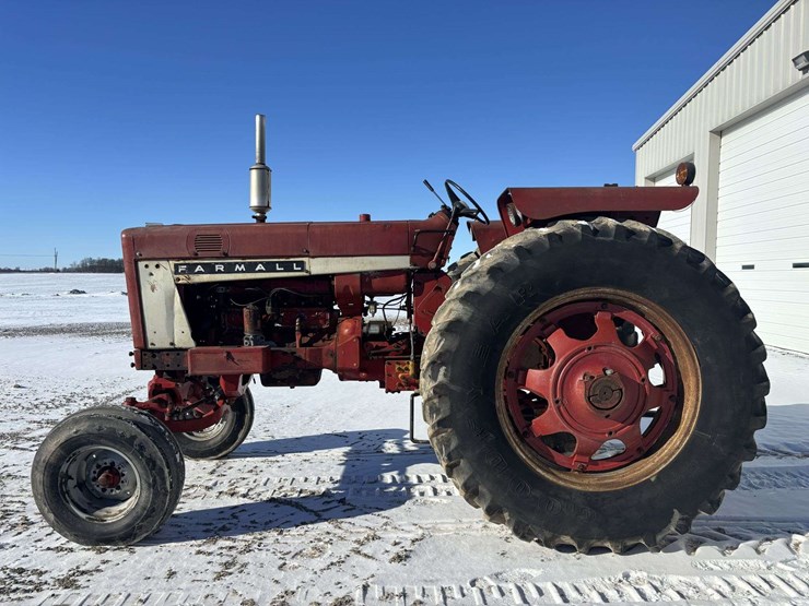 farmall-656-gas-tractor-image-2