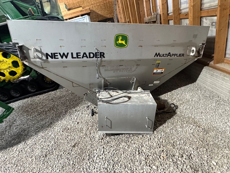 2019-john-deere-f4365-image-28