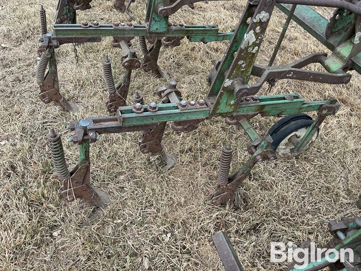 john-deere-front-mounted-cultivator-image-13