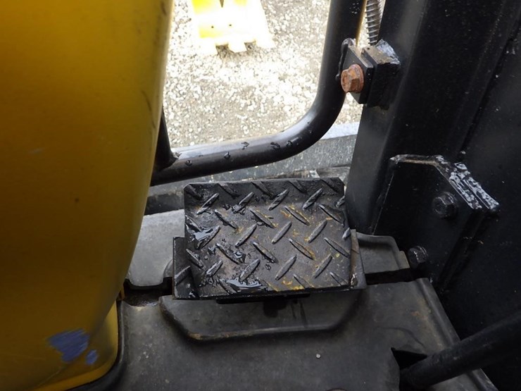 komatsu-pc12uu-image-33