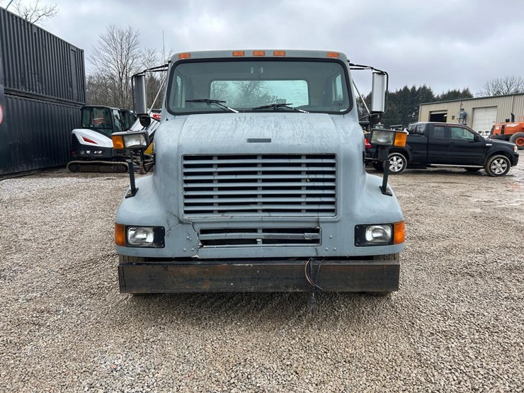 international-4700-lpx-service-body-truck-image-7