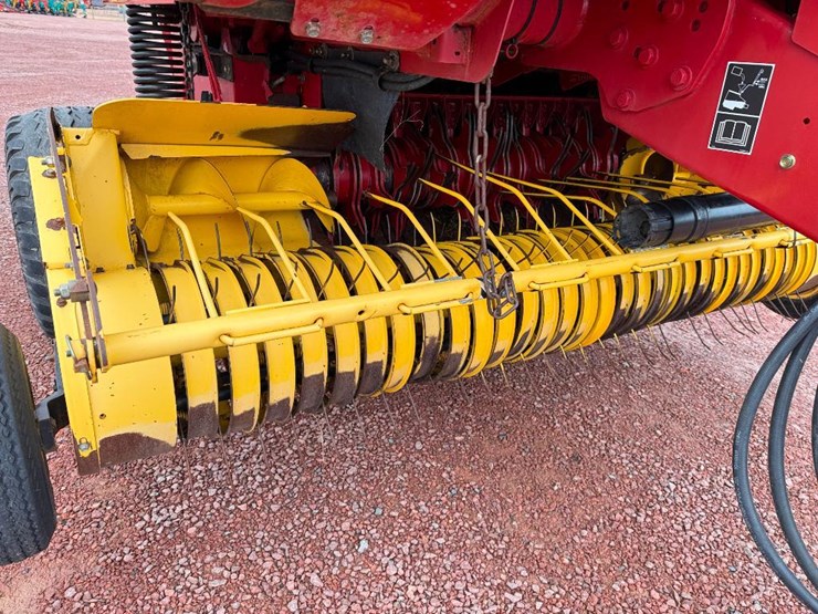 new-holland-br7070-image-25