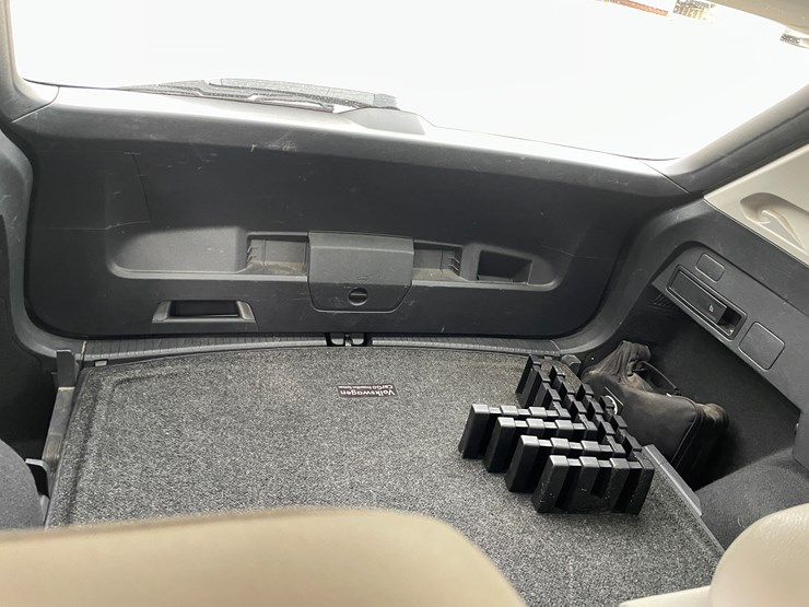 2019-volkswagen-tiguan-se-image-36