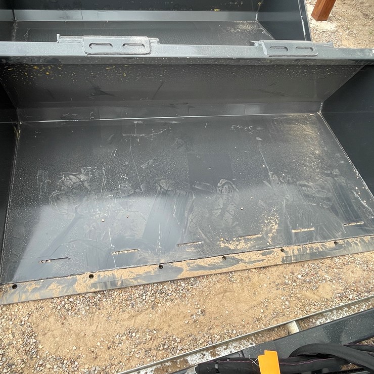 #4325 • Unused 2026 Wolverine Skid Steer Track Duty Bucket Attachments