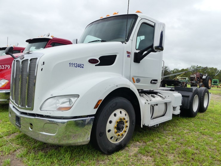 2017-peterbilt-579-image-2