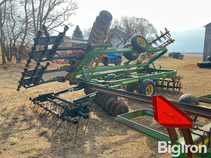 john-deere-220-image-5