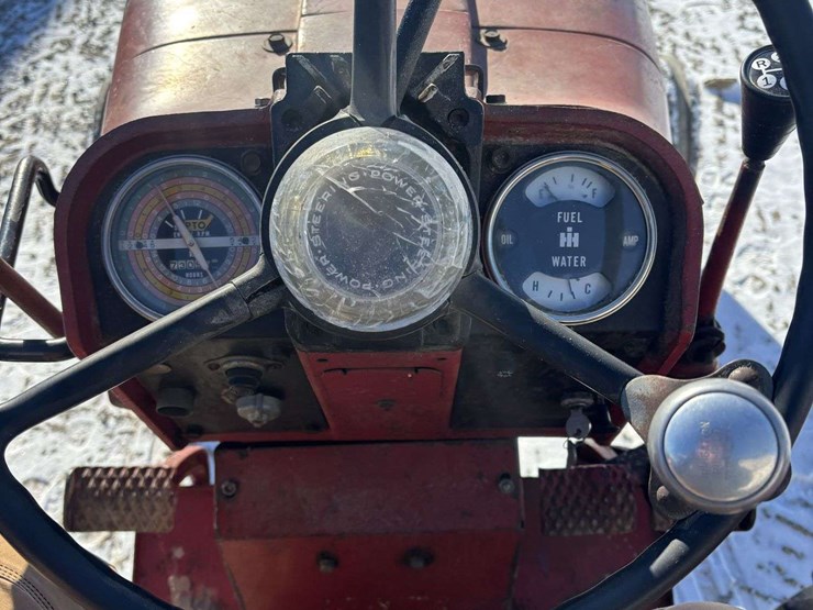 farmall-656-gas-tractor-image-18