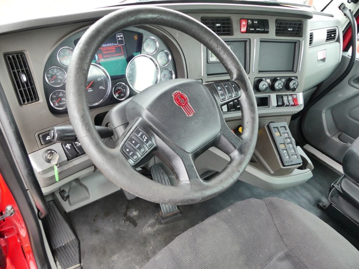 2018-kenworth-t680-image-12