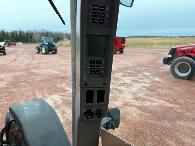 case-ih-mx240-image-62