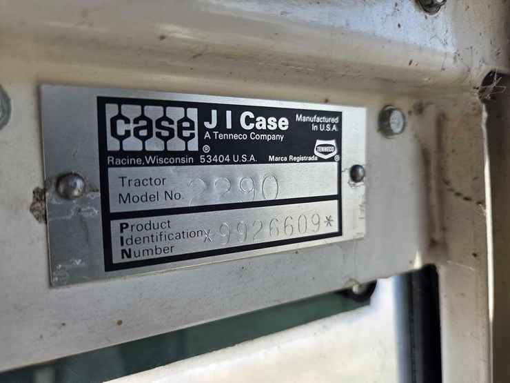 case-2290-tractor-image-53