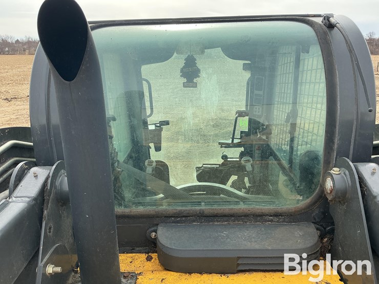 new-holland-l228-image-10