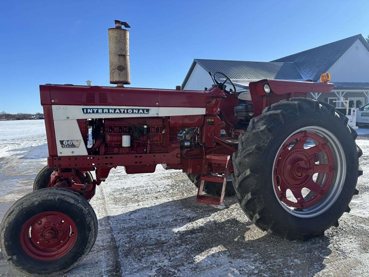 1974-farmall-666-gas-tractor-image-27