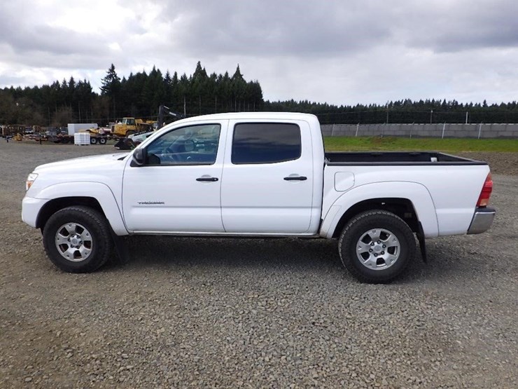 2013-toyota-tacoma-image-8