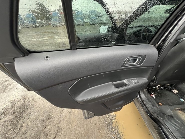 2018-ford-explorer-image-21