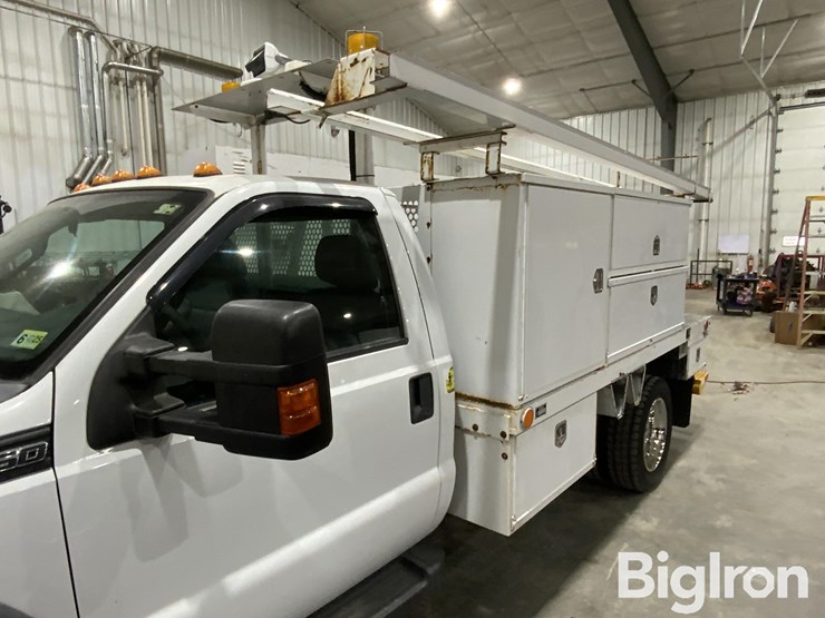 2015-ford-f550-xl-image-16