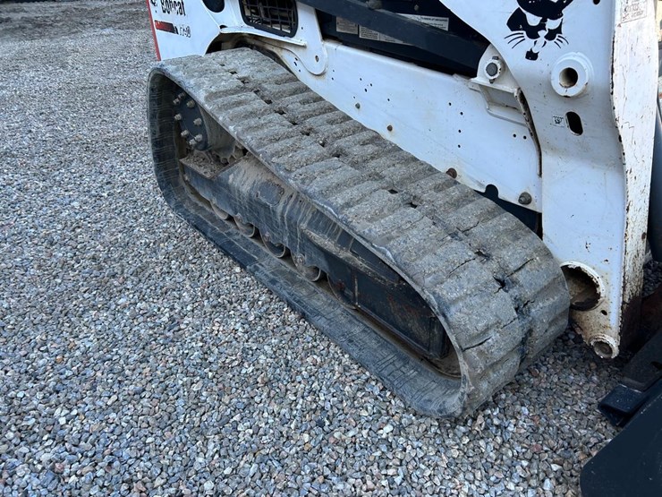 2017-bobcat-t740-image-12