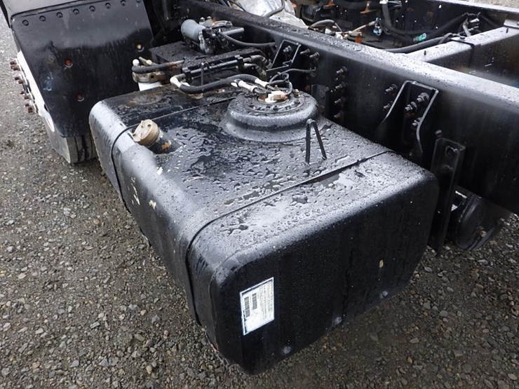 2004-izuzu-tilt-cab-22'-s/a-cab-and-chassis-image-10