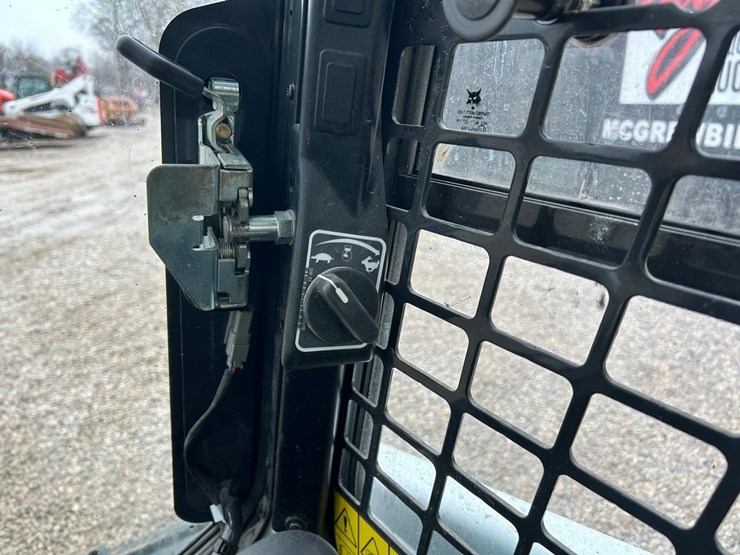 2024-bobcat-t450-image-21