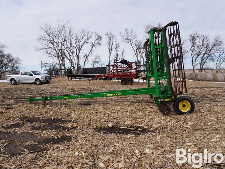 john-deere-200-image-8