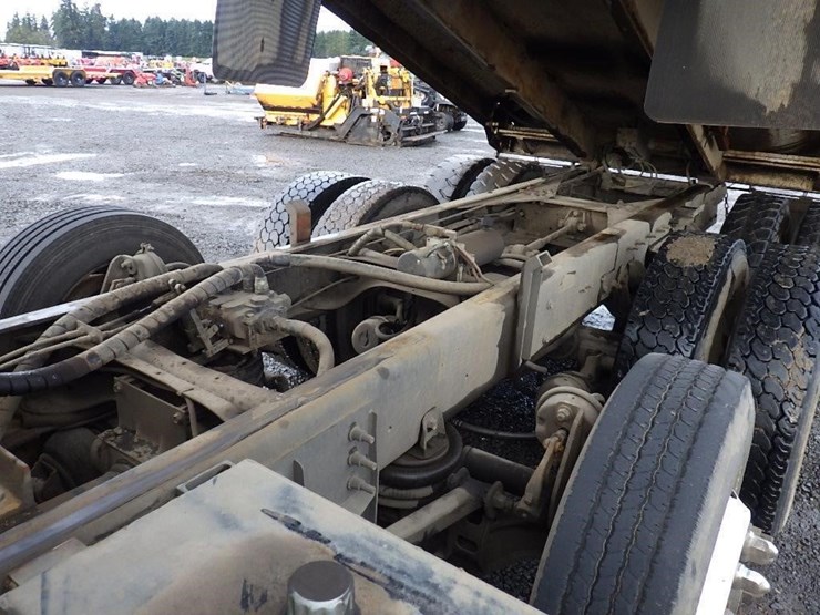 2007-international-7600-image-47