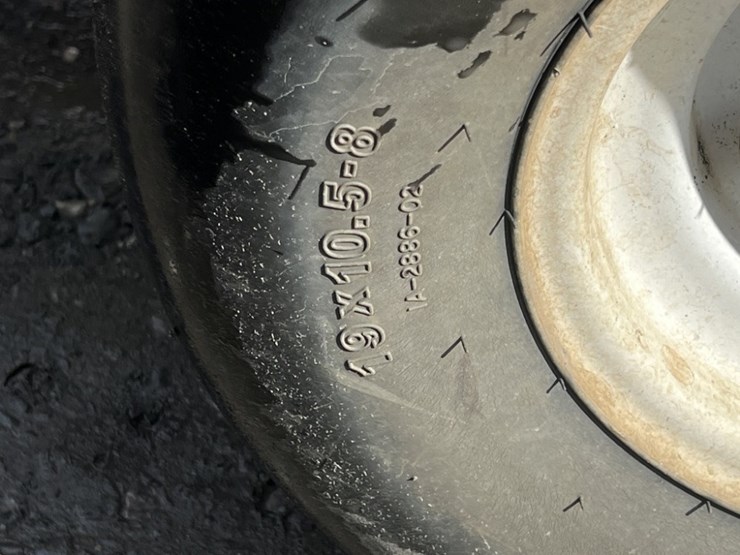 2014-toro-greensmaster-3320-triflex-traction-unit-image-17