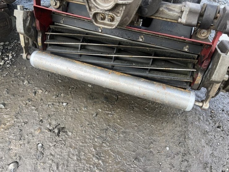 2014-toro-greensmaster-3320-triflex-traction-unit-image-13