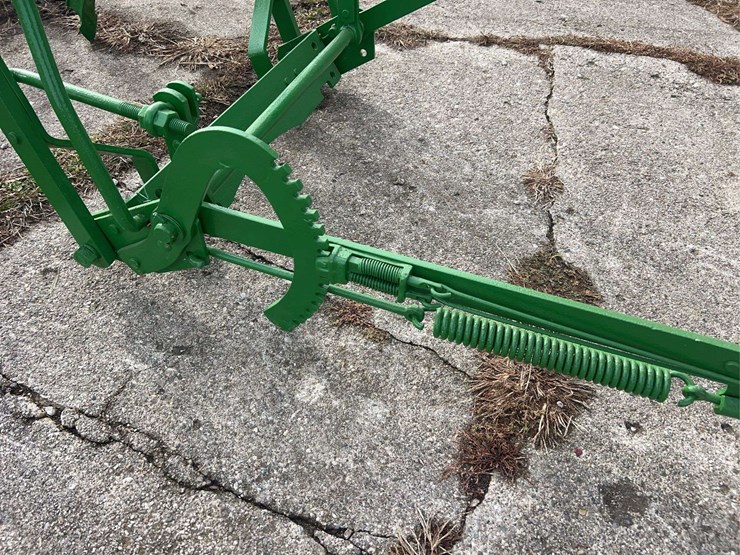 john-deere-one-row-mounted-cultivator-image-4
