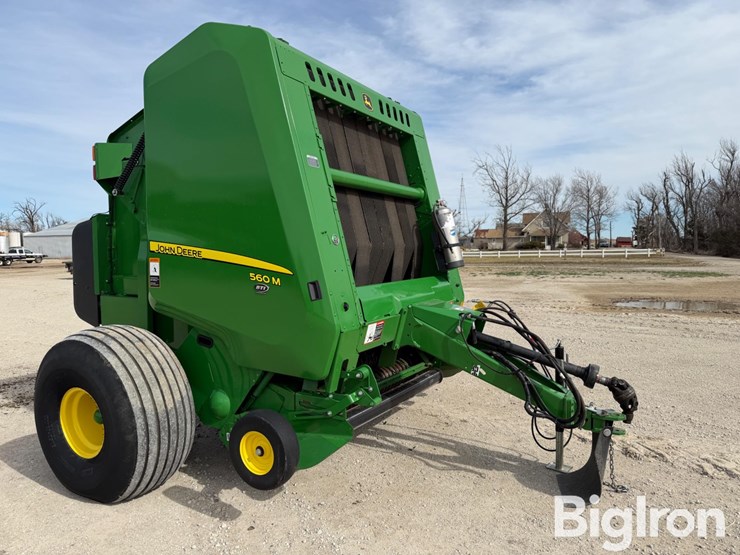 2023-john-deere-560m-image-3