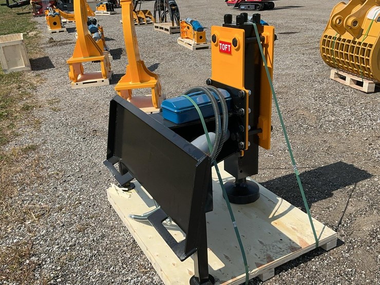 2025-new-holland-l213-image-7