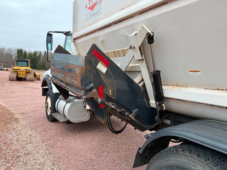 international-7600-image-35