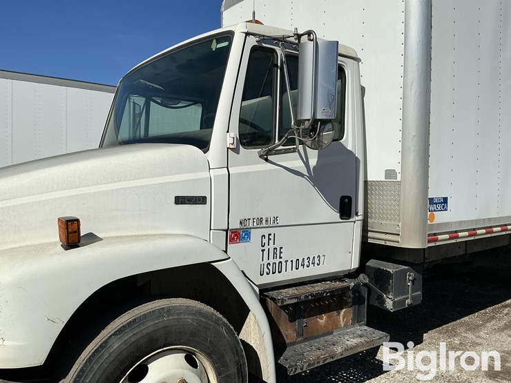 2002-freightliner-fl70-image-15