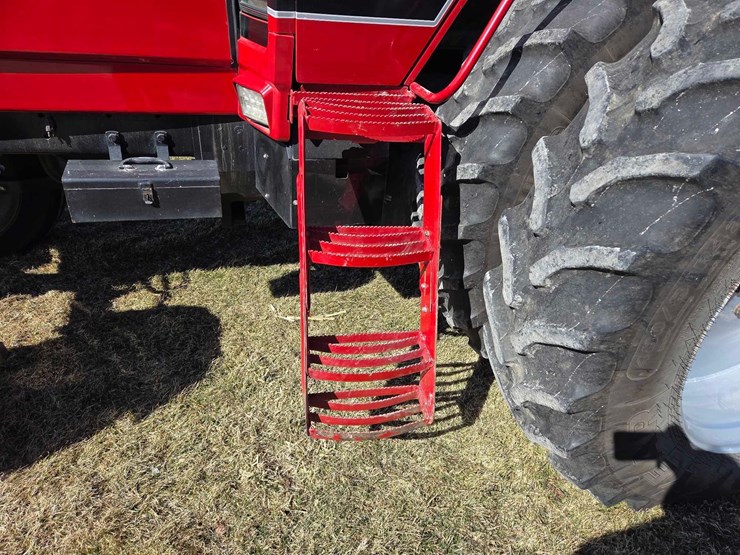 ih-5288-tractor-image-11