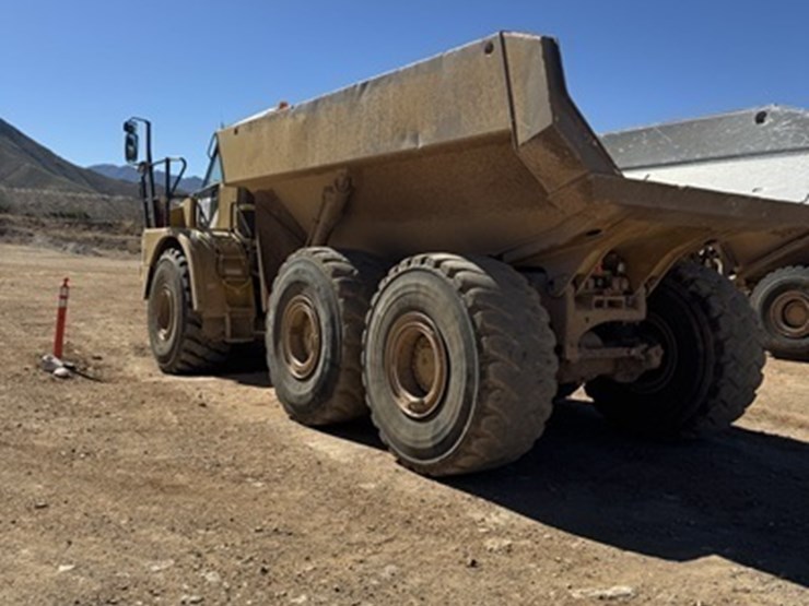 2013-caterpillar-740b-image-5