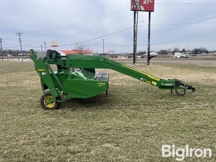 2022-john-deere-c300-image-4