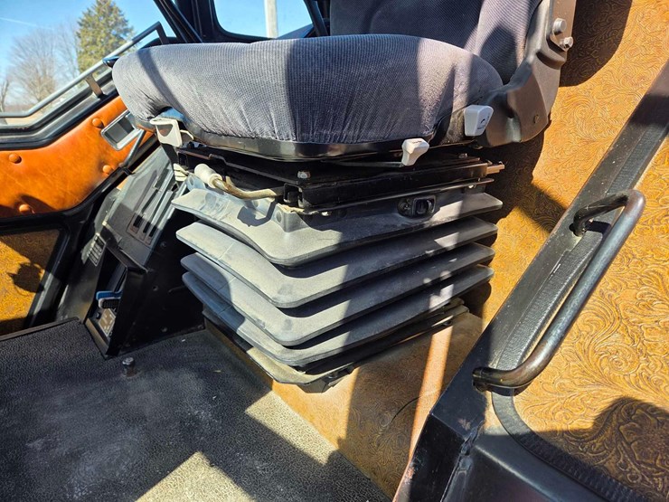 ih-5288-tractor-image-31