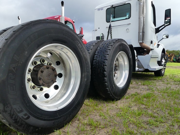 2021-peterbilt-579-image-6