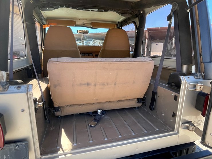 1993-jeep-wrangler-image-54