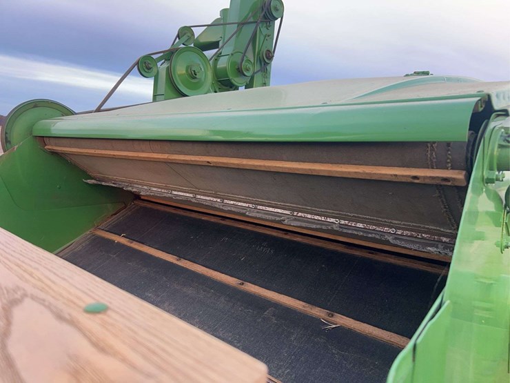 john-deere-no.-12a-pull-type-combine-image-63