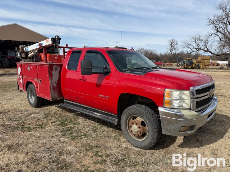 2011-chevrolet-3500-image-3