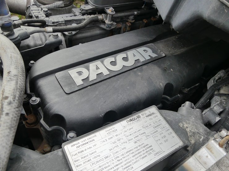 2021-peterbilt-579-image-19