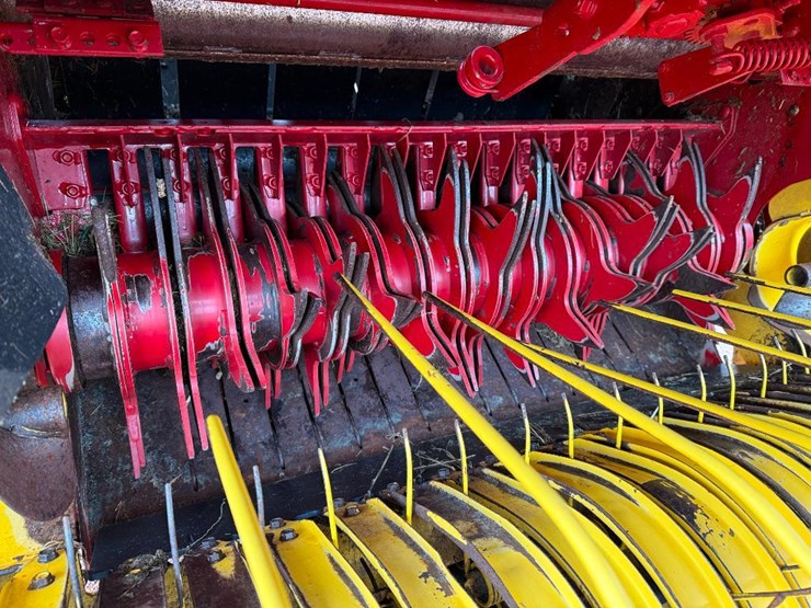 new-holland-br7070-image-26