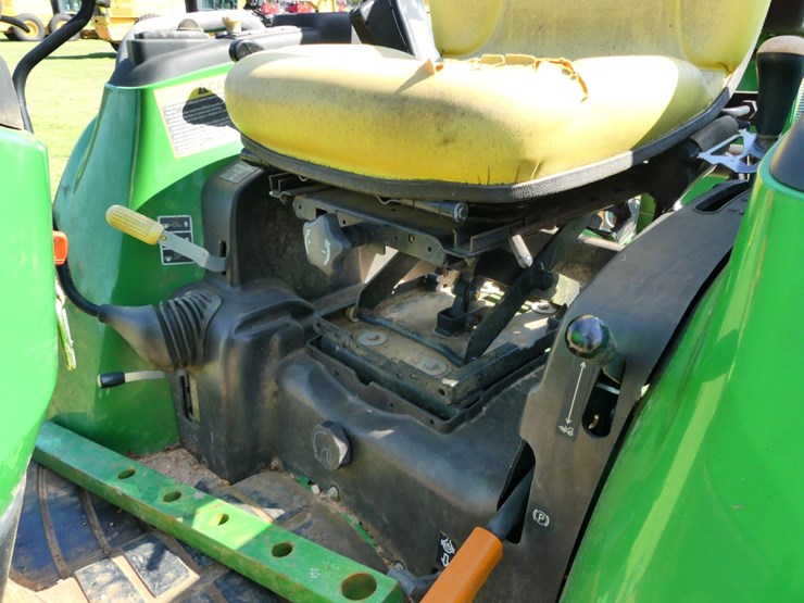 2018-john-deere-3033r-image-13