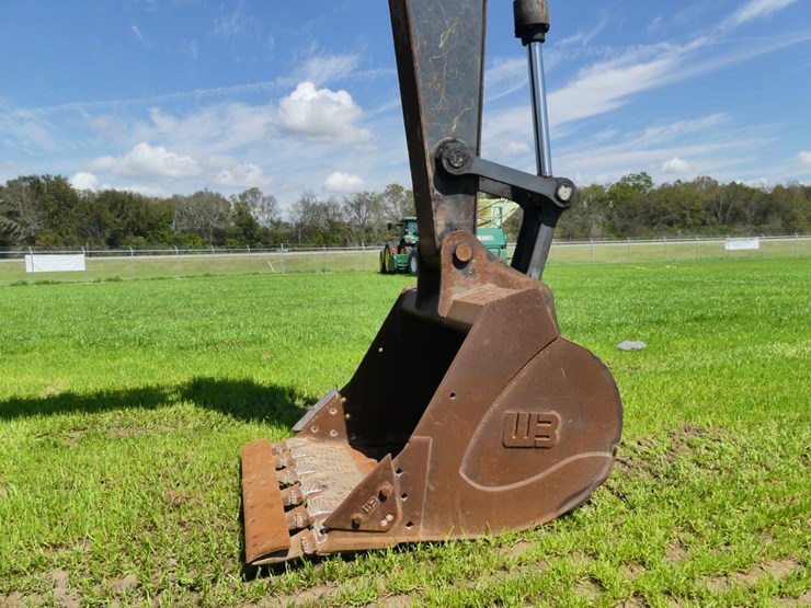 2015-deere-210g-image-8