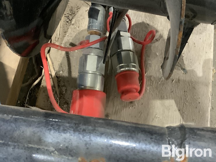 2025-massey-ferguson-730-image-18