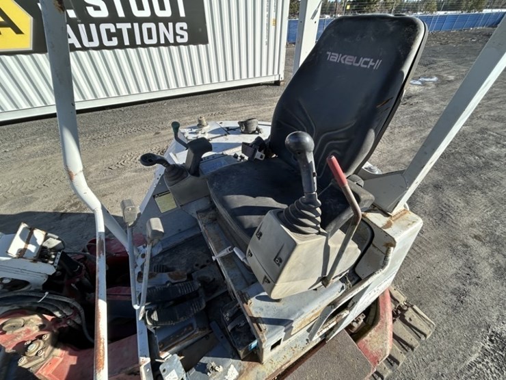 takeuchi-tb35fr-mini-hydraulic-excavator-image-11