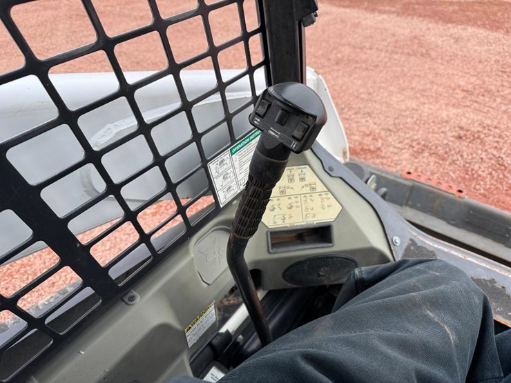 bobcat-t750-image-34